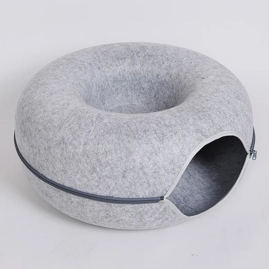 lit pour chat gris pale fond blanc