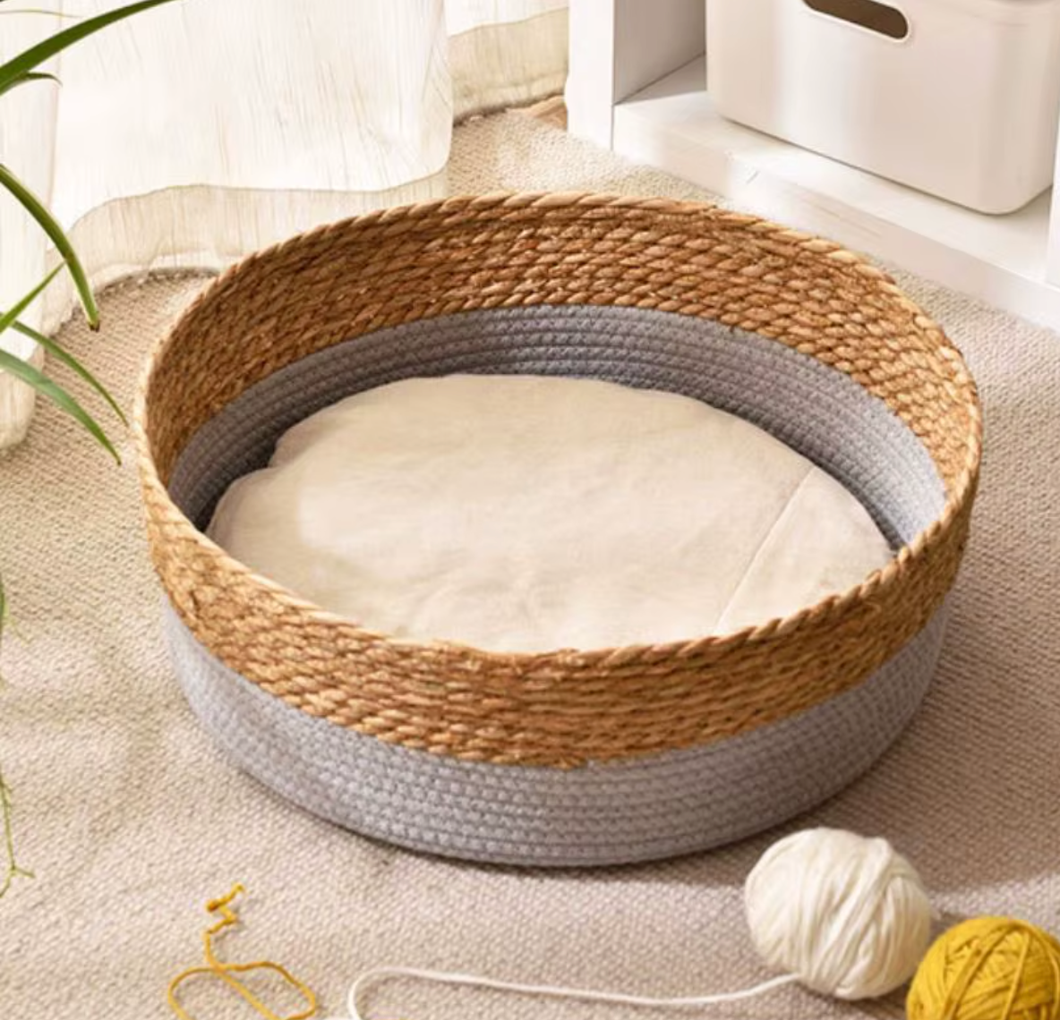 panier pour chat moitie gris moitie osier