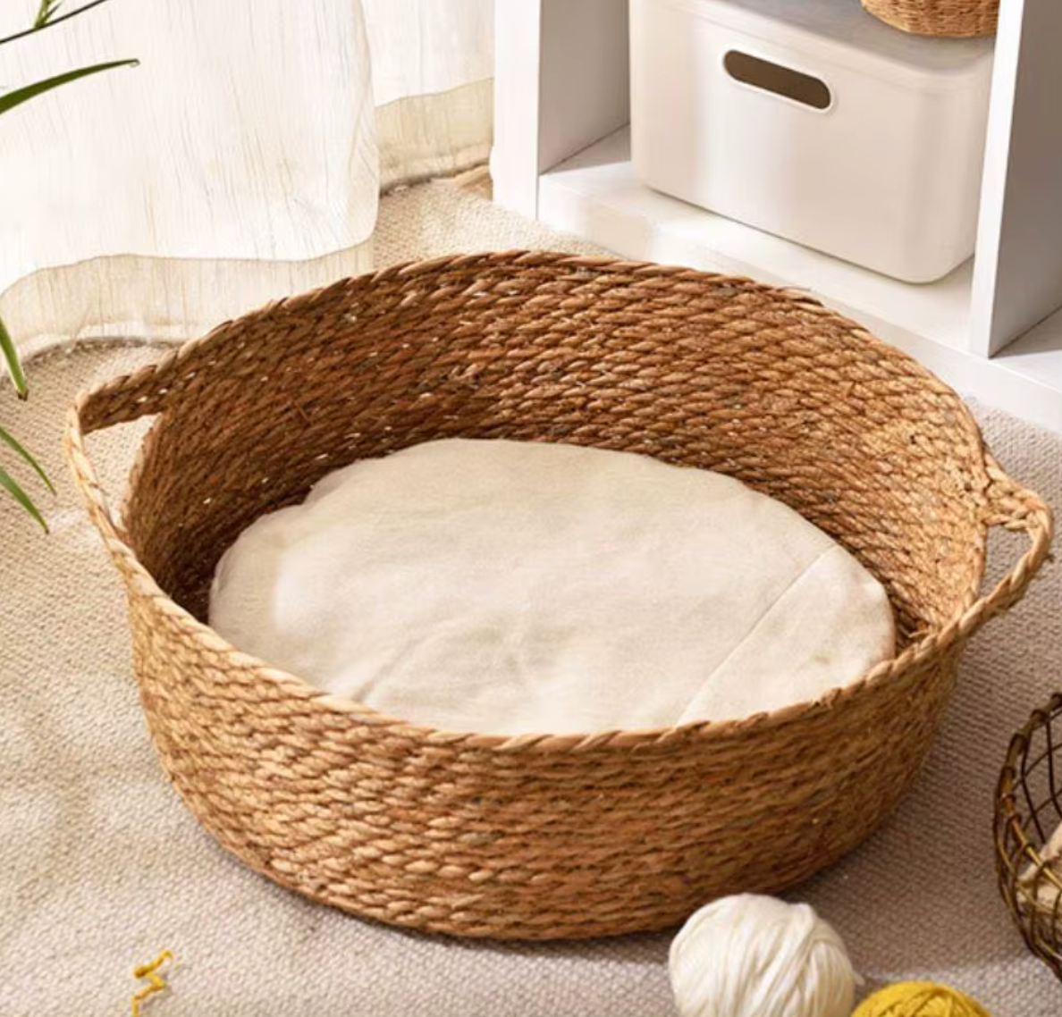 panier pour chat osier coussin blanc